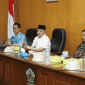 Wabup Bangkalan Moch. Fauzan Ja’far memimpin rakor pemenuhan titik usulan listrik desa (Foto: Istimewa)