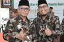 Direktur Utama BPRS Bhakti Sumekar bersama Bupati Sumenep dalam sebuah acara (Foto: NOLESA.COM)