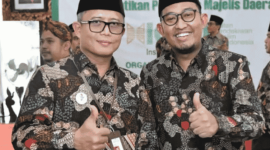 Direktur Utama BPRS Bhakti Sumekar bersama Bupati Sumenep dalam sebuah acara (Foto: NOLESA.COM)