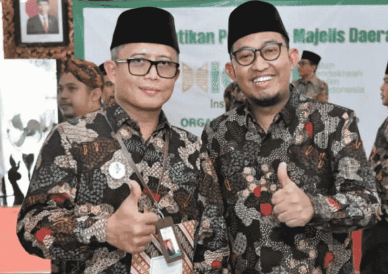 Direktur Utama BPRS Bhakti Sumekar bersama Bupati Sumenep dalam sebuah acara (Foto: NOLESA.COM)