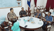 Dirjen Dukcapil Kementerian Dalam Negeri, Dr. Teguh Setyabudi, saat melakukan kunjungan kerja ke Kabupaten Bangkalan (Foto: Istimewa)