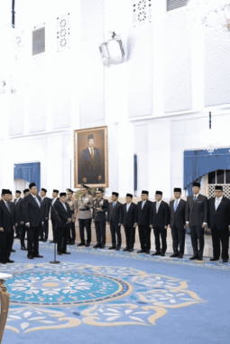 Presiden Prabowo Lantik 26 Wantimpres, Salah Satunya Mantan Gubernur Jatim