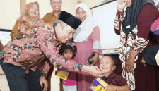 Wabup Bangkalan saat meninjau fasilitas dan pelayanan kesehatan di Puskesmas Kamal (Foto: Istimewa)