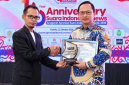 Membanggakan: Dr. Ir. Arif Firmanto, S.TP., M.Si., IPU., ASEAN Eng., Kepala Bappeda Kabupaten Sumenep, menerima penghargaan sebagai Tokoh Perencanaan Pembangunan Daerah Inovatif dan Strategis (for NOLESA.COM)
