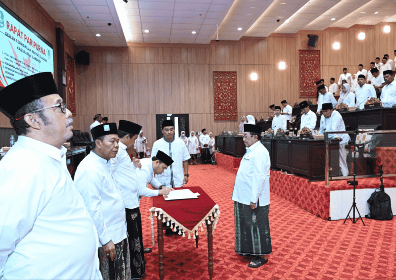 Suasana santri dalam acara Rapat Paripurna DPRD Sumenep pada HSN 2026 (for NOLESA.COM)