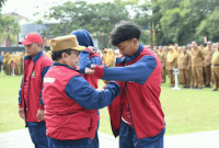 Secara resmi Wabup Kiai Imam melepas kontingen Kabupaten Sumenep menuju POPDA Jatim XV 2026 (Foto: Istimewa)