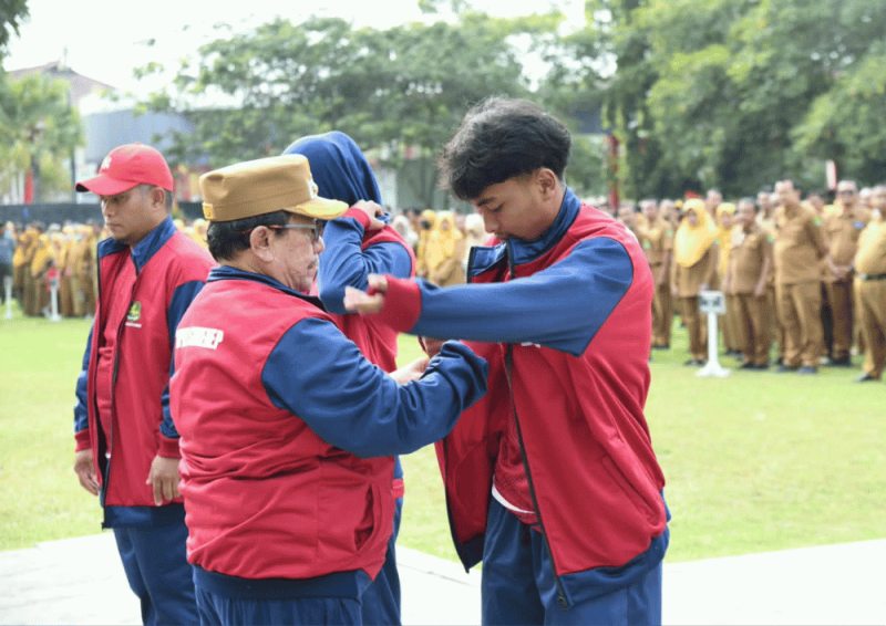 Secara resmi Wabup Kiai Imam melepas kontingen Kabupaten Sumenep menuju POPDA Jatim XV 2026 (Foto: Istimewa)